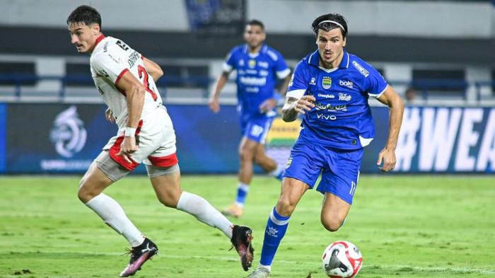 Aksi penyerang Persib Bandung Sergio Castel melawan Bali United yang belum bisa mencetak gol sejak di datangkan tengah musim Super League 2025-2026. (KOMPAS.com/ADIL NURSALAM)