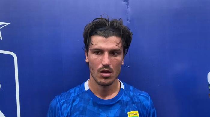 Juru gedor Persib, Sergio Castel, setelah berlatih di Lapangan Pendamping Stadion GBLA, Kota Bandung, Minggu (26/4/2026).