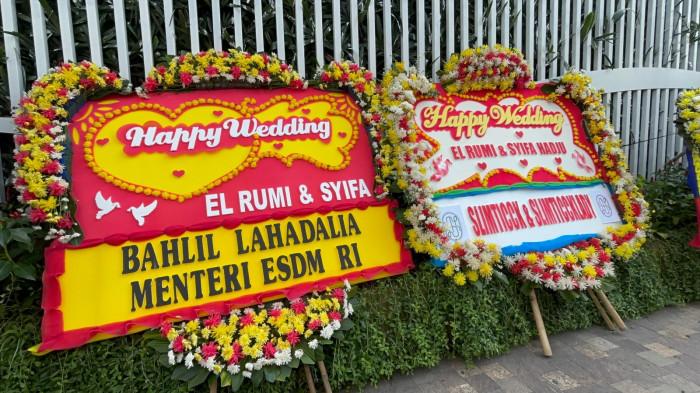 PERNIKAHAN EL RUMI - Karangan bunga dari Menteri ESDM Bahlil Lahadalia di acara pernikahan El Rumi dan Syifa Hadju, Hotel Raffles Jakarta, Setiabudi, Jakarta Selatan pada Minggu (26/4/2026).