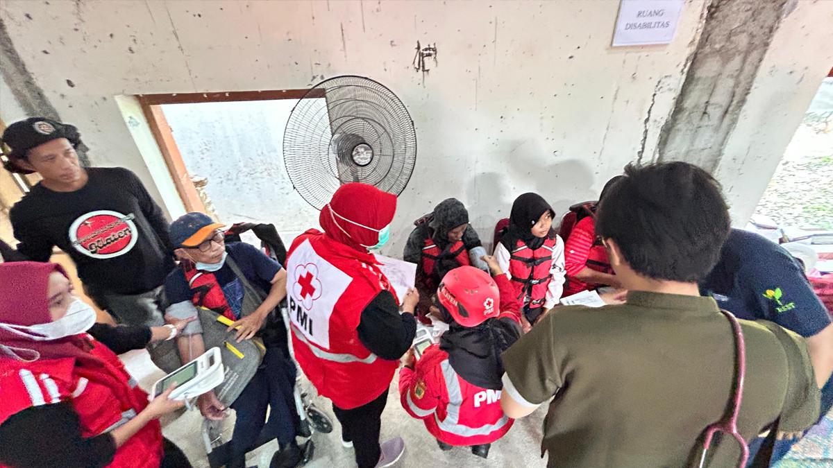 BENCANA DI KLATEN - Pemkab Klaten menggelar simulasi penanganan bencana banjir dalam rangka Hari Kesiapsiagaan Bencana 2026 di Desa Japanan, Kecamatan Cawas, Minggu (26/4/2026).