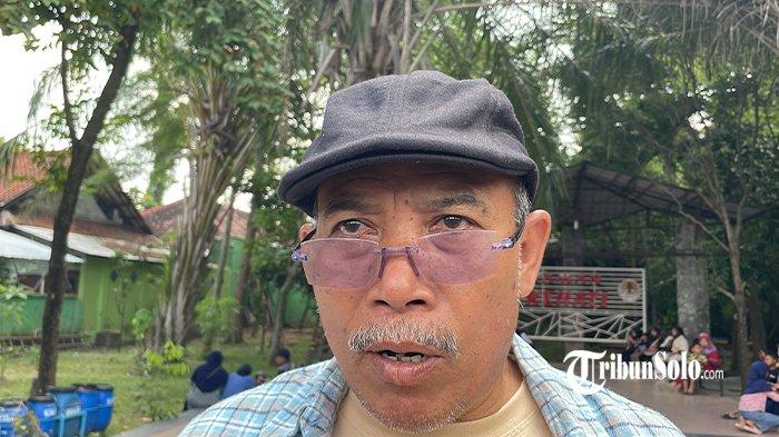 EFISIENSI - Ketua Forum Peduli Buruh Sukoharjo, Sukarno saat ditemui, beberapa waktu lalu. Sejumlah perusahaan industri plastik di wilayah Sukuharjo dilaporkan melakukan penyesuaian operasional untuk menekan biaya produksi.