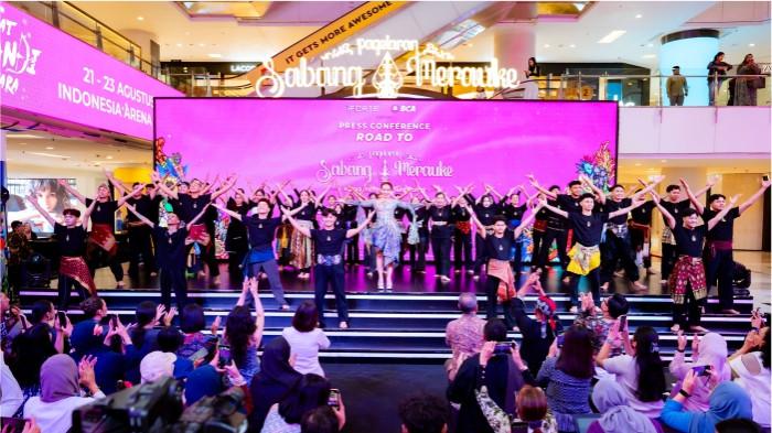 Performance lagu “Inspirasi Diri” oleh Yura Yunita bersama 50 finalis The Audition Pagelaran Sabang Merauke 2026