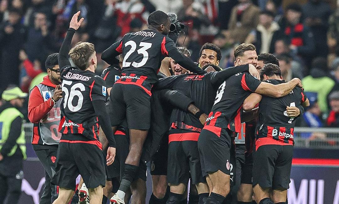 MERAYAKAN GOL - Para pemain AC MIlan sedang merayakan gol bersama setelah menbobol gawang Inter Milan pada pekan ke-28 Liga Italia di San Siro, Senin (9/3/2026) dini hari WIB. Rossoneri berhasil menang tipis 1-0.