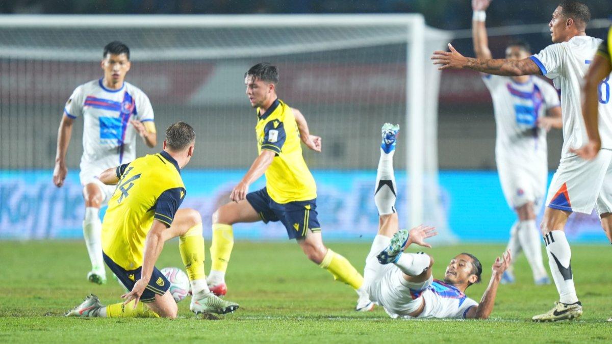 PIALA PRESIDEN 2025 - Cuplikan laga Oxford United dengan Port FC dalam final Piala Presiden 2025 yang digelar di Stadion Si Jalak Harupat, Bandung, Jawa Barat pada Minggu, 13 Juli 2025.