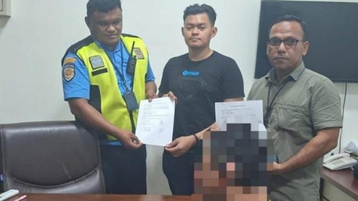 PENYELUNDUPAN EMAS -- Petugas menunjukkan barang bukt iemas yang ditemukan dalam dua koper bagasi kabin di Bandara Djalaluddin Gorontalo, Sabtu (25/4/2026).