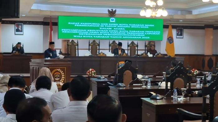 PAPARAN - Wakil Wali Kota Tarakan, Ibnu Saud Is saat memberikan sambutan usai menerima rekomendasi LKPJ 2025 dari Ketua DPRD Tarakan, Rabu (22/4/2026)