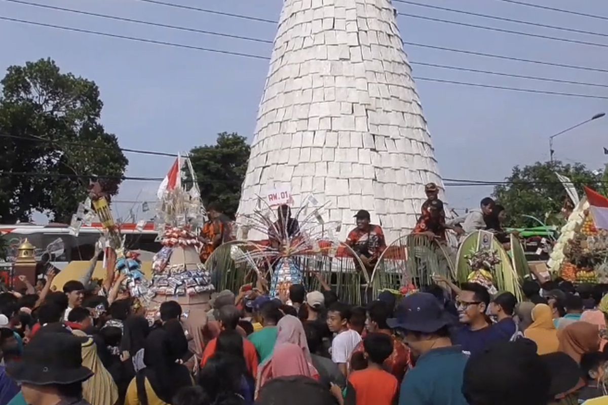 edekah bumi untuk sambut Ramdan, di Sidoarjo, Jawa Timur.