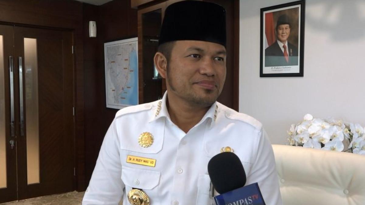 RUMAH DINAS RUDY MASUD - Selain bangunan, anggaran Rp 25 miliar rumah dinas Gubernur Kaltim, Rudy Masud juga dipakai untuk beli furniture baru, klaim supaya efisien.