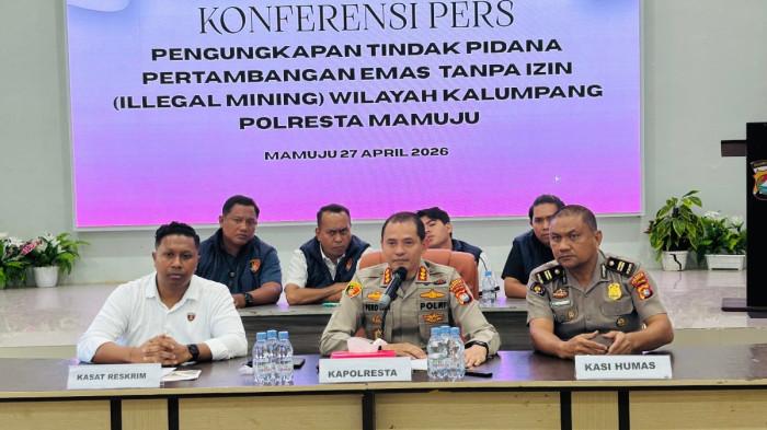 TAMBANG ILEGAL - Polresta Mamuju saat press release di aula Mapolresta Mamuju, Jl. KS Tubun, Kelurahan Rimuku, Kecamatan Mamuju, Kabupaten Mamuju, Senin (27/4/2026).