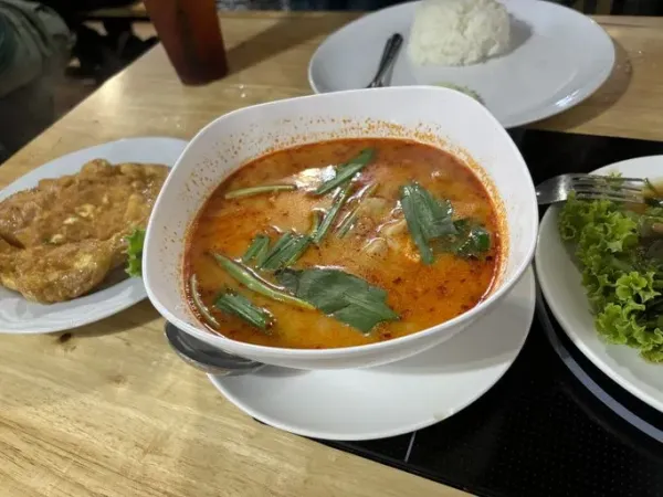 Kencan Pertama, Pria Ini Kaget Teman Wanitanya sampai Bungkus Makanan. Ilustrasi