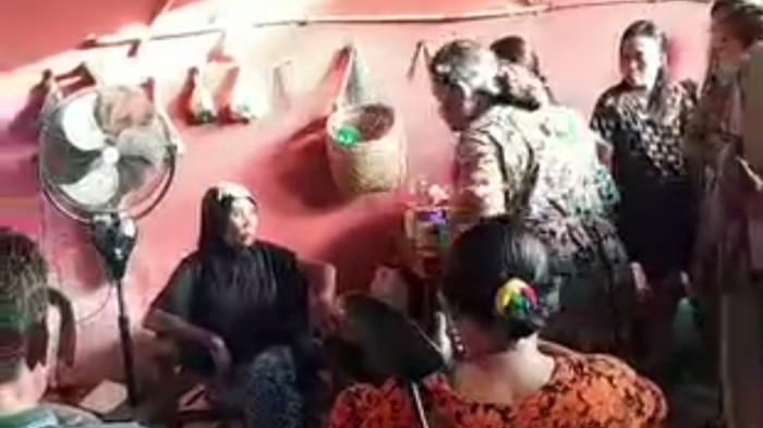 TERTANGKAP - Foto salah satu terduga pelaku penculikan anak di Desa Lubuk Belimbing 2 Kecamatan SBI pada Senin (27/4/2026). Aksi dugaan oenculikan ini berhasil digagalkan warga sehingga kedua pelaku tertangkap dan salah satunya tewas usai diamuk massa.
