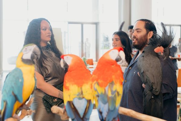 Rihanna visited ambani house photos