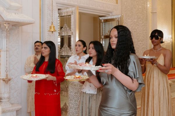 Rihanna visited ambani house photos
