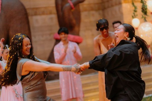 Rihanna visited ambani house photos