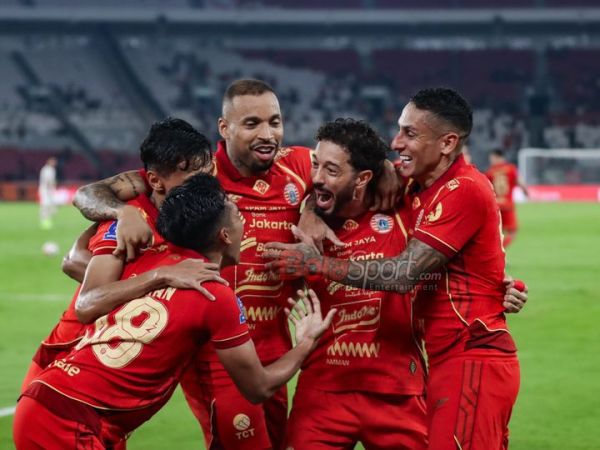 Jean Mota sedang melakukan selebrasi seusai mencetak gol dalam laga pekan ke-30 Super League 2025/2026 antara Persija Jakarta versus Persis Solo di Stadion Utama Gelora Bung Karno, Senayan, Jakarta, Senin (27/4/2026).