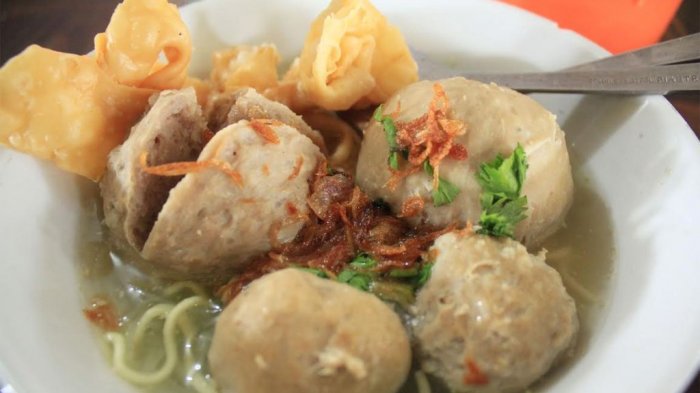 Sajian Bakso Titoti di Solo yang cocok untuk makan siang enak.