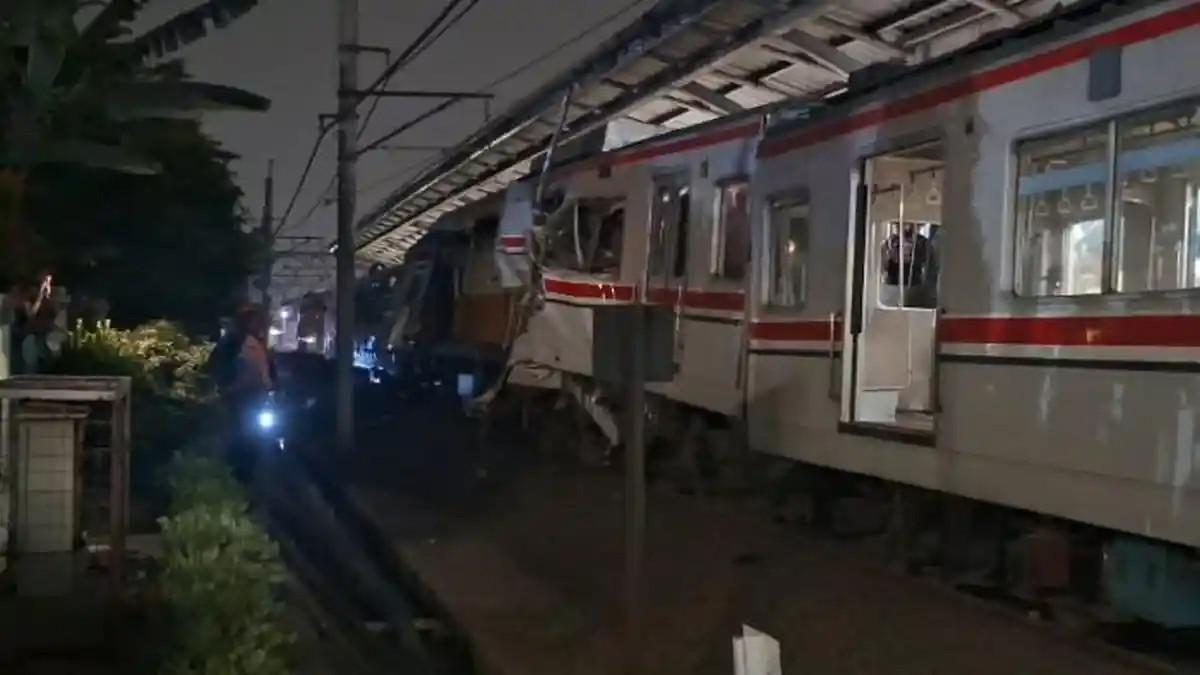 KECELAKAAN KERETA DI BEKASI - Tujuh orang meninggal dunia dalam kecelakaan kereta jarak jauh Argo Bromo Anggrek dan kereta rel listrik (KRL) di Stasiun Bekasi Timur, Kota Bekasi, Senin (27/4/2026) malam. Manajer Humas Daop I Jakarta Franoto Wibowo mengatakan, para korban telah dievakuasi ke rumah sakit terdekat.