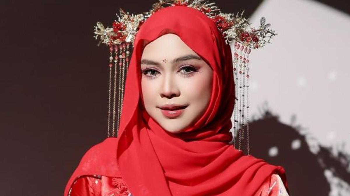ARTIS OPERASI PLASTIK - Penampilan Ria Ricis sebelum hidungnya dioperasi plastik.