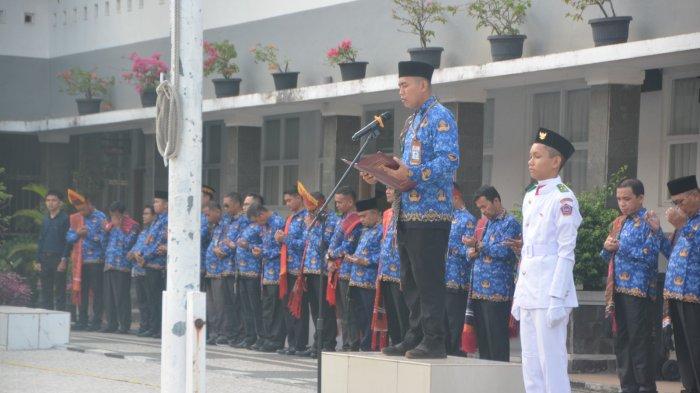Upacara Peringatan Hari Pendidikan Nasional di SMA Negeri 2 Medan.