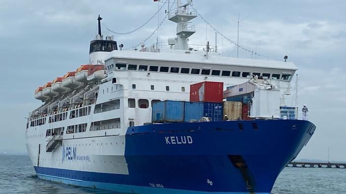 KM KELUD - Potret kapal Pelni KM Kelud di perairan Kota Batam, Provinsi Kepulauan Riau (Kepri) sesudah menjalani perawatan rutin (docking) satu bulan, Senin (6/10/2025). Simak jadwal kapal Pelni Batam ke Belawan Mei 2026. Cek harga tiket KM Kelud.