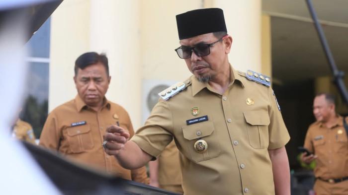 APEL KENDARAAN - Pemerintah daerah Bolaang Mongondow Utara (Pemda Boltara), menggelar apel kendaraan dinas yang digunakan oleh seluruh Satuan Kerja Perangkat Daerah (SKPD). Apel kendaraan dinas tersebut dilaksanakan di Halaman Kantor Bupati Boltara, Selasa (28/04/2026).
