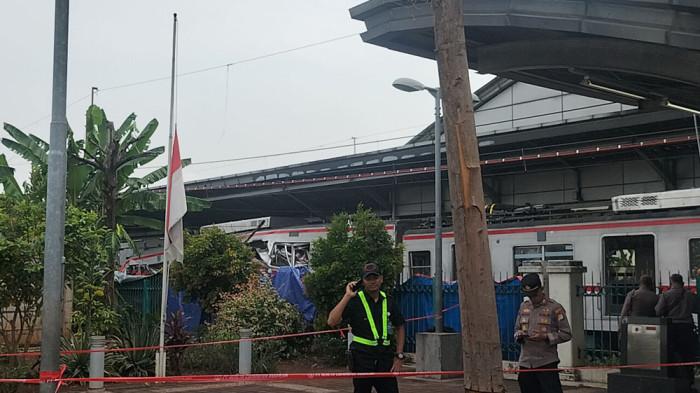 KECELAKAAN KERETA - Suasana di Stasiun Bekasi Timur imbas kecelakaan antara kereta api (KA) jarak jauh dan KRL, Selasa (28/4/2026).