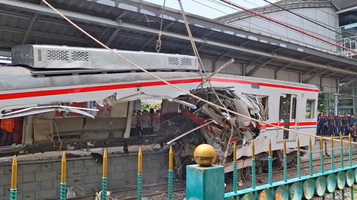 RINGSEK TERSISA ATAP - Gerbong wanita KRL Jakarta-Cikarang 666