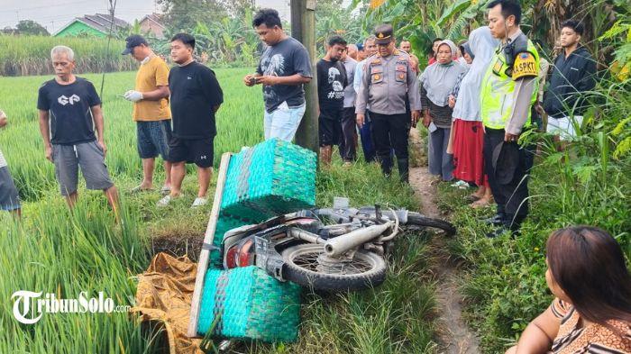 Suasana olah tempat kejadian perkara (TKP) temuan mayat perempuan