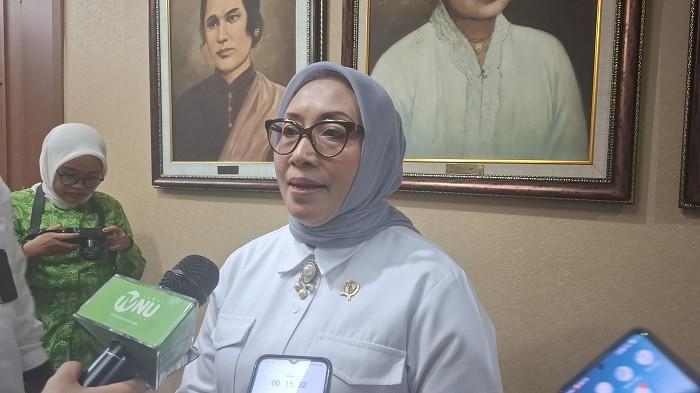 KONTROVERSI GAME ROBLOX - Menteri Pemberdayaan Perempuan dan Perlindungan Anak (PPPA), Arifah Fauzi menyatakan, kekhawatirannya saat anak-anak bermain  Roblox. Dia berharap, orang tua bisa melakukan pengawasan kepada anak-anak saat menggunakan gadget. Ia menyebut, hampir semua kekerasan yang dialami oleh anak-anak dan dilakukan oleh anak-anak bersumber dari gadget. Hal itu disampaikan saat ditemui di kantor KemenPPPA, Gambir, Jakarta Pusat, Rabu (6/8/2026).