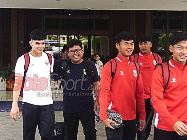 Matthew Baker (baju putih) tampak sudah bergabung bersama Timnas U-17 Indonesia saat ditemui di Hotel Sultan, Senayan, Jakarta, Sabtu (25/4/2926).