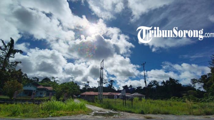 PANTAUAN CUACA - Langit Cerah di Kabupaten Sorong Selatan, Papua Barat Daya, Rabu (29/4/2026). Foto diambil di Jalan Ani-Sesna, Teminabuan Pukul 08.50 WIT.