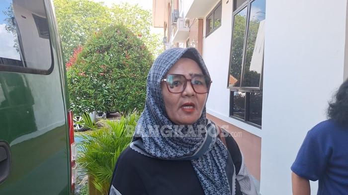 SIDANG -- Istri korban Aditya Warman, Novi saat ditemui Bangkapos.com, setelah menyaksikan jalannya sidang di Pengadilan Negeri Kelas IA Pangkalpinang, Selasa (28/4/2026).
