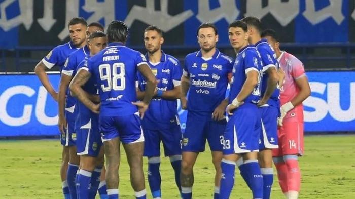 Persib Bandung dalam laga di GBLA.