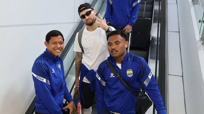DALAM PERJALANAN - Skuad Persib Bandung di Stasiun KCIC Whoosh Padalarang pada Selasa (28/4/2026) dalam perjalanan menuju Kota Bandar Lampung untuk menghadapi Bhayangkara FC.