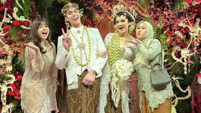 BATAL JADI IPAR - Kakak Rizky Nazar, Rizkina Nazar hadir di acara resepsi pernikahan Syifa Hadju dan El Rumi yang digelar pada 26 April 2026. Ia mendoakan pernikahan Syifa langgeng.