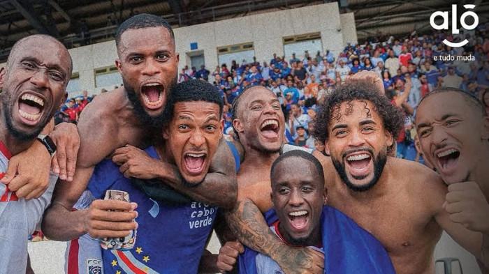 Para pesepak bola Tanjung Verde merayakan kemenangan dan lolos ke Piala Dunia 2026.