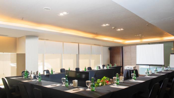 Fasilitas Meeting Room di ARTOTEL Suites Bianti Yogyakarta, Venue Strategis untuk Acara Bisnis di Pusat Kota