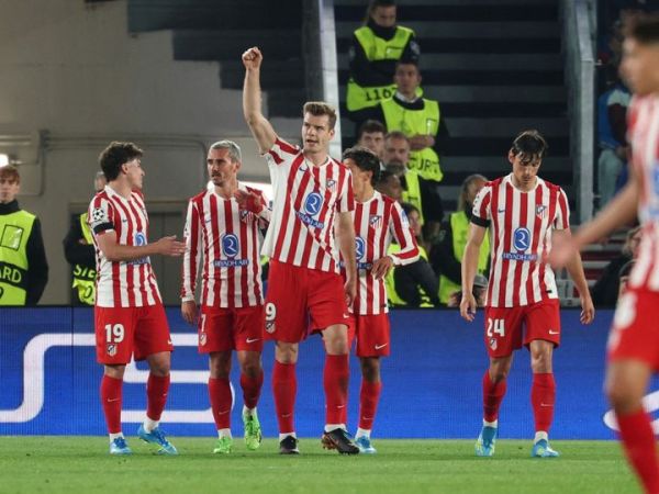 Alexander Sorloth mencetak gol bagi Atletico Madrid saat jumpa Barcelona pada leg pertama perempat final Liga Champions 2025-2026.