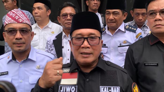 ASN KUBU RAYA - Bupati Kubu Raya, Sujiwo saat ditemui usai menghadiri kegiatan halalbihalal keluarga besar PGRI dan Pengurus LPTQ di Sungai Kakap, Rabu 29 April 2026. Nasib 5 Oknum Guru PNS Kubu Raya yang Mangkir Bertahun-tahun.