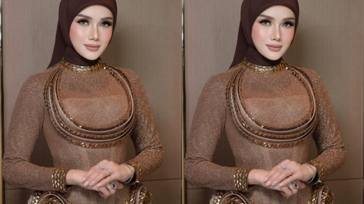 Outfit Mulan Jemeela di resepsi El Rumi dinilai zonk.
