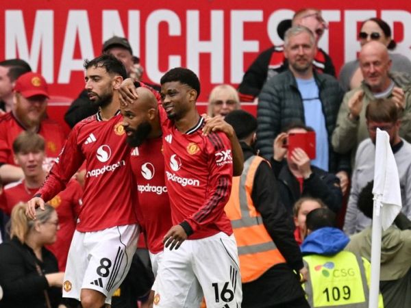 Man United selangkah lagi memastikan tiket Liga Champions setelah absen dua musim.