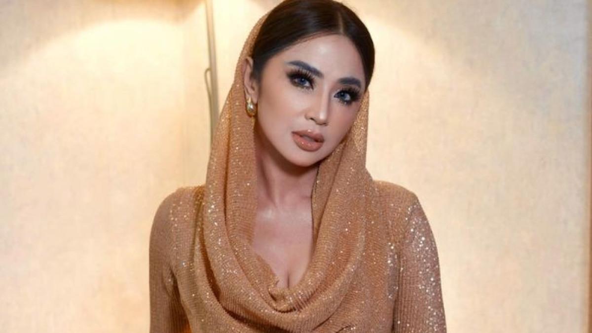 Dewi Perssik kecewa tak diundang Ahmad Dhani ke nikahan El Rumi.