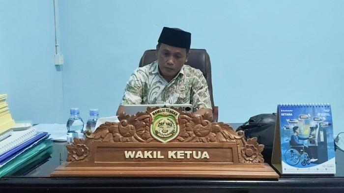 Foto : HARGA TBS - Wakil Ketua DPRD Mamuju Tengah, Hamka menyoroti harga beli TBS di Mamuju Tengah tak sesuai harga penetapan Disbun Provinsi Sulawesi Barat, Kamis (30/4/2026). (Sandi/Tribunsulbar)