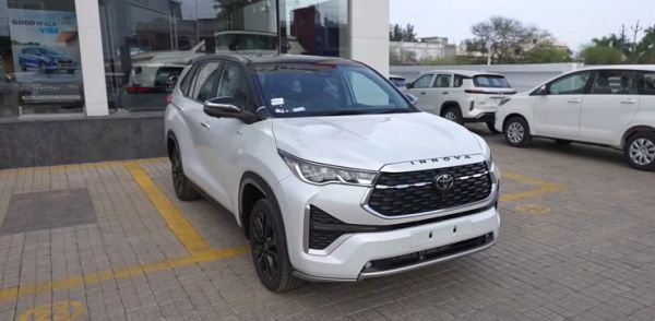 2025 toyota innova hycross exclusive edition front
