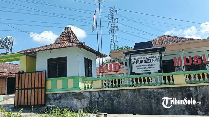POLEMIK RAT - Suasana Kantor KUD Musuk, Boyali, Senin (27/4/2026). Rapat Anggota Tahunan (RAT) Koperasi Unit Desa (KUD) Musuk yang digelar dengan agenda utama pemilihan pengurus baru berakhir tanpa keputusan. Di tengah situasi tersebut muncul sejumlah polemik.