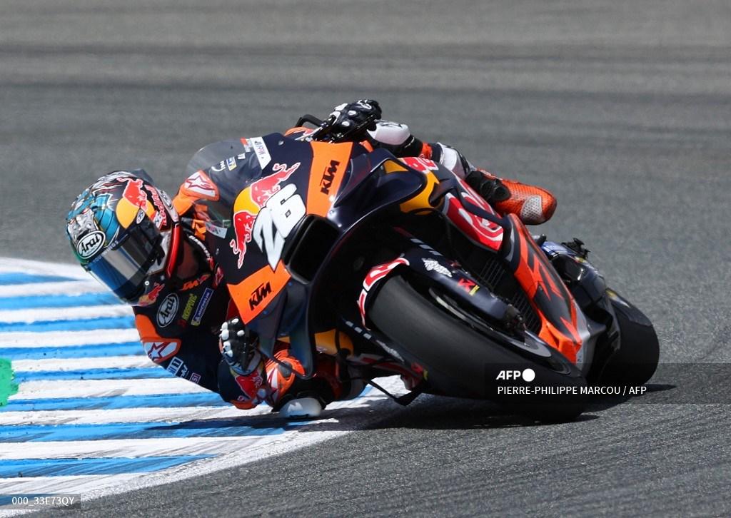 Pembalap KTM Spanyol Dani Pedrosa berkendara saat Grand Prix MotoGP Spanyol di arena pacuan kuda Jerez di Jerez de la Frontera pada 30 April 2023.