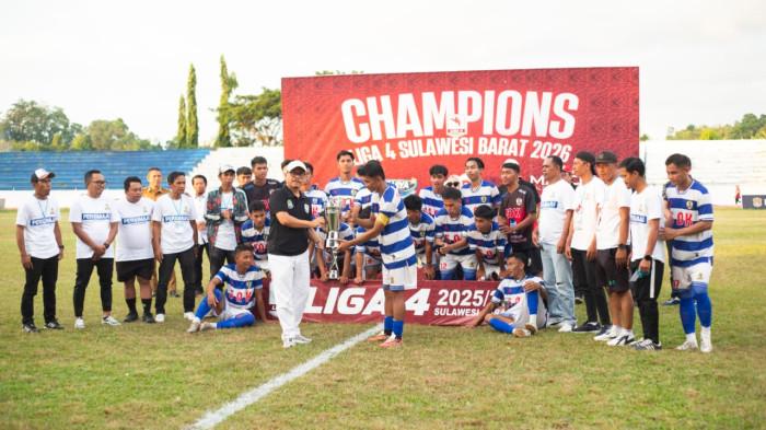 Pemain Persimaju Mamuju merayakan gol saat menghadapi PS Taeso Putra pada final Piala Gubernur Liga 4 PSSI Sulbar 2026 di Stadion Manakarra, Selasa (28/4/2026).(Dok Firdaus)