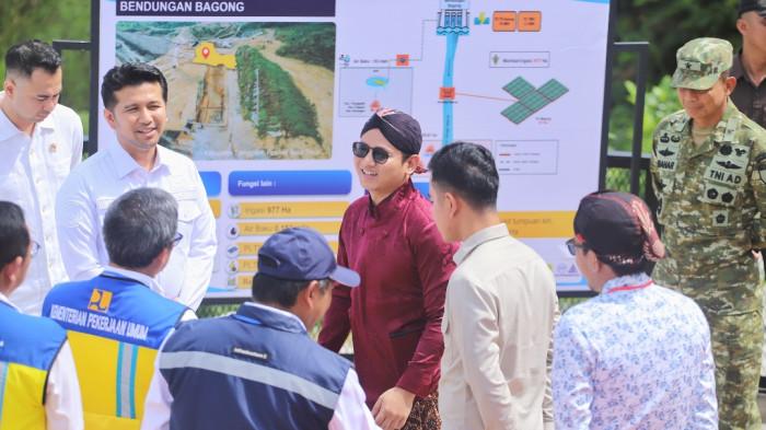 KUNJUNGAN - Wapres Gibran Rakabuming Raka ditemani Utusan Khusus Presiden Rafi Ahmad dan Wagub Jawa Timur Emil Dardak meninjau Bendungan Bagong Trenggalek, Kamis (30/4/2026).