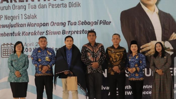 Seminar parenting day SMPN 1 PAKPAK