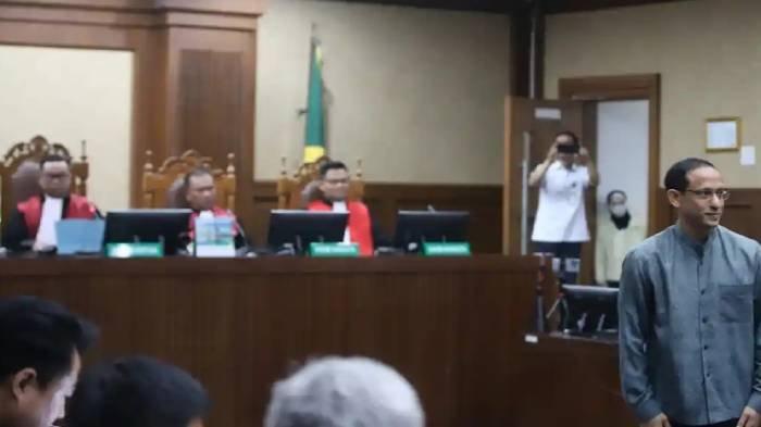 PELANGGARAN ETIK - Nadiem Makarim menjalani sidang dengan agenda dakwaan dugaan korupsi pengadaan Chromebook dalam Program Digitalisasi Pendidikan pada Kemendikbudristek periode 2019-2022 di PN Tipikor Jakarta Pusat, Senin (5/1/2026). Sidang tersbeut dipimpin hakim Purwanto S. Abdullah. Terbaru, kubu Nadiem melaporkannya atas dugaan pelanggaran etik.